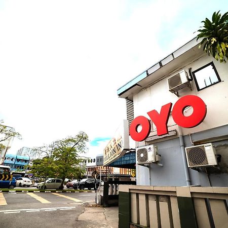 Oyo 90208 Milion Inn Miri Buitenkant foto